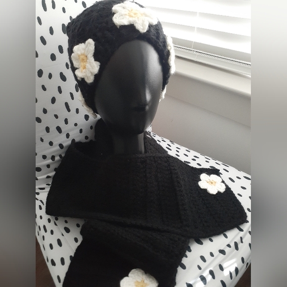 Handmade Accessories - Crochet Daisy Hat & Scarf Set